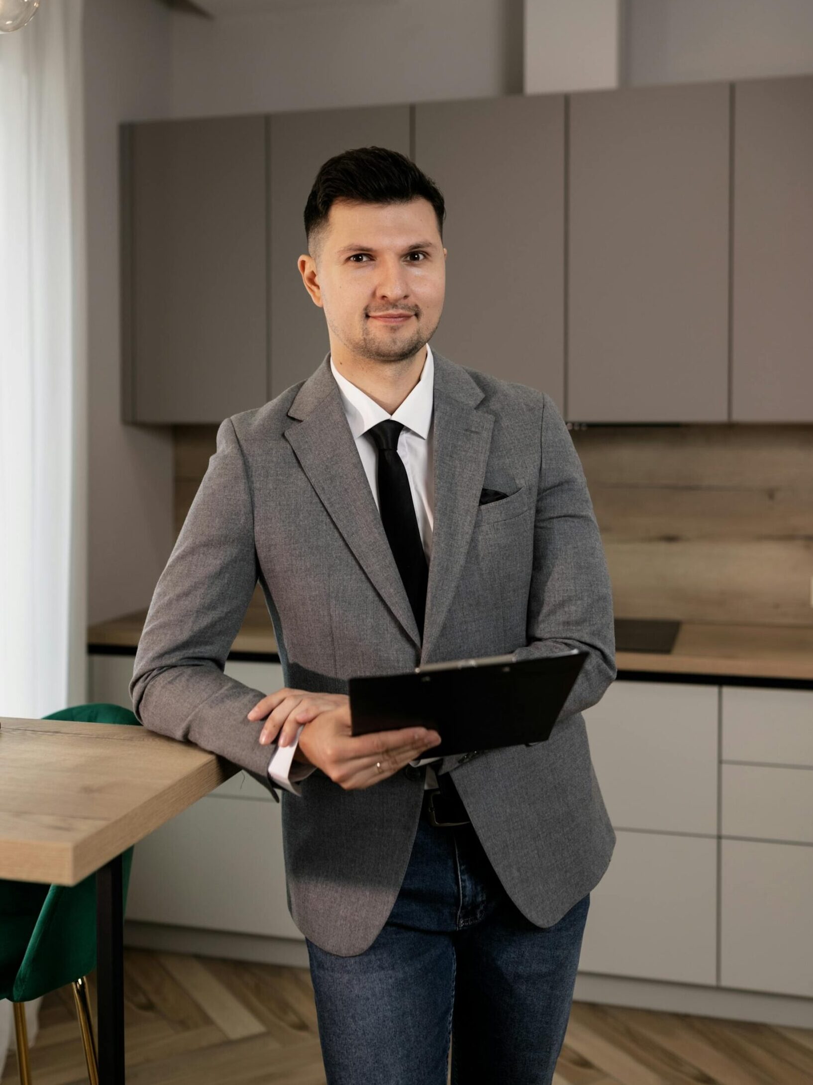 Unsere Dienstleistungen Anforderungsanalyse Beratung zur genauen Definition der gesuchten Positionen und benötigten Qualifikationen. Personalvermittlung Wir schaffen einen zusätzlichen Mehrwert für Kunden und Bewerber, indem wir professionelle Verbindungen herstellen. Onboarding & Integration Begleitung und Unterstützung neuer Mitarbeiter im Unternehmen. Headhunting Diskrete Direktansprache und Abwerbung von Führungskräften die sich nicht aktiv auf Jobsuche befinden.